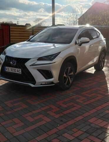 Белый Лексус НХ, объемом двигателя 2.49 л и пробегом 38 тыс. км за 39900 $, фото 3 на Automoto.ua