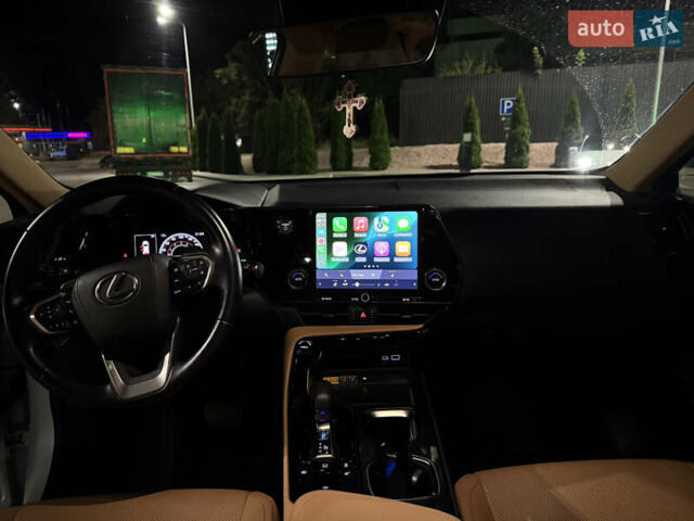 Белый Лексус НХ, объемом двигателя 2.49 л и пробегом 67 тыс. км за 51999 $, фото 22 на Automoto.ua