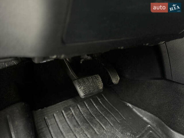 Белый Лексус НХ, объемом двигателя 2 л и пробегом 63 тыс. км за 28250 $, фото 26 на Automoto.ua