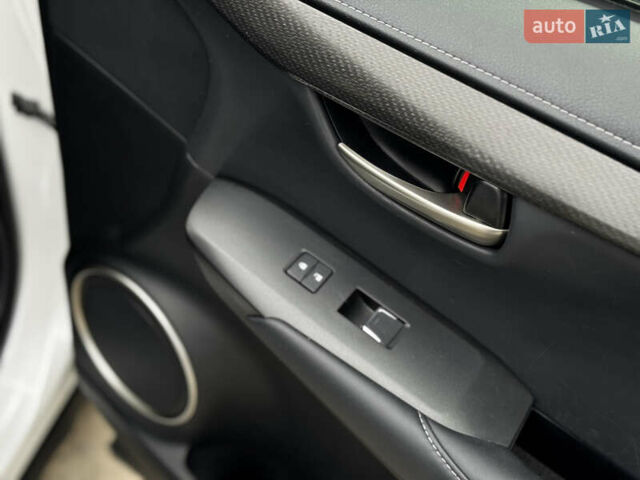 Белый Лексус НХ, объемом двигателя 2 л и пробегом 63 тыс. км за 28250 $, фото 55 на Automoto.ua