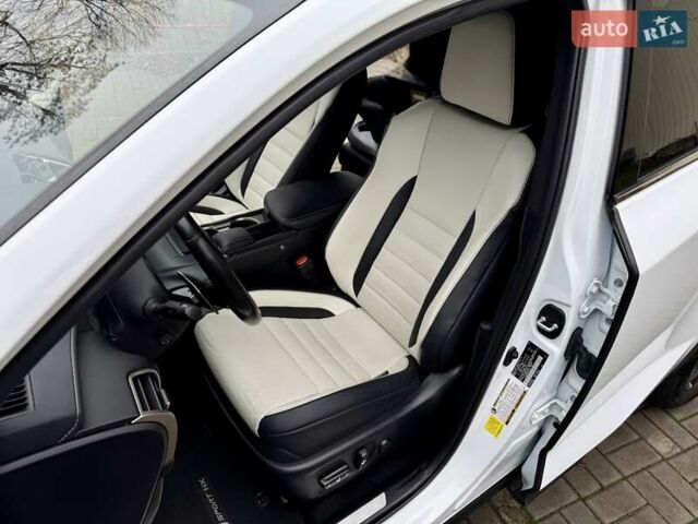 Білий Лексус НХ, об'ємом двигуна 2 л та пробігом 30 тис. км за 25800 $, фото 22 на Automoto.ua