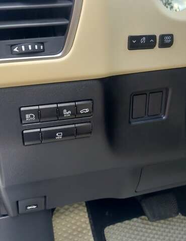 Белый Лексус НХ, объемом двигателя 2.49 л и пробегом 38 тыс. км за 39900 $, фото 38 на Automoto.ua