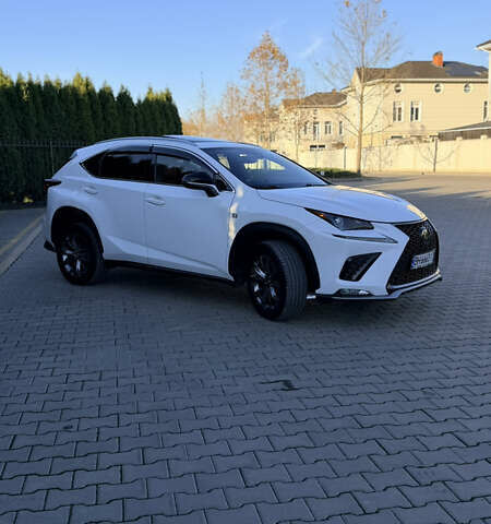 Белый Лексус НХ, объемом двигателя 2 л и пробегом 88 тыс. км за 32000 $, фото 2 на Automoto.ua