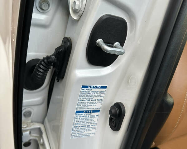 Белый Лексус НХ, объемом двигателя 2.49 л и пробегом 90 тыс. км за 38500 $, фото 36 на Automoto.ua