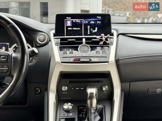 Белый Лексус НХ, объемом двигателя 2 л и пробегом 30 тыс. км за 25700 $, фото 28 на Automoto.ua