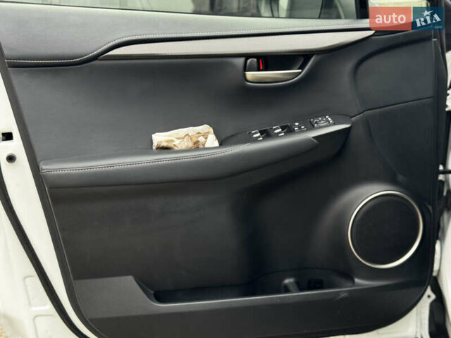 Белый Лексус НХ, объемом двигателя 2 л и пробегом 63 тыс. км за 28250 $, фото 20 на Automoto.ua