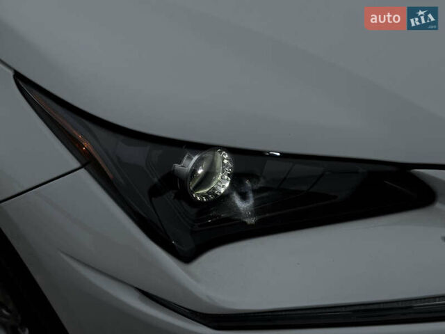 Белый Лексус НХ, объемом двигателя 2 л и пробегом 63 тыс. км за 28250 $, фото 13 на Automoto.ua