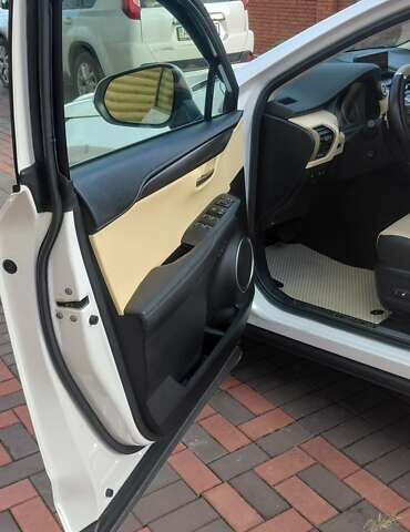 Белый Лексус НХ, объемом двигателя 2.49 л и пробегом 38 тыс. км за 39900 $, фото 36 на Automoto.ua