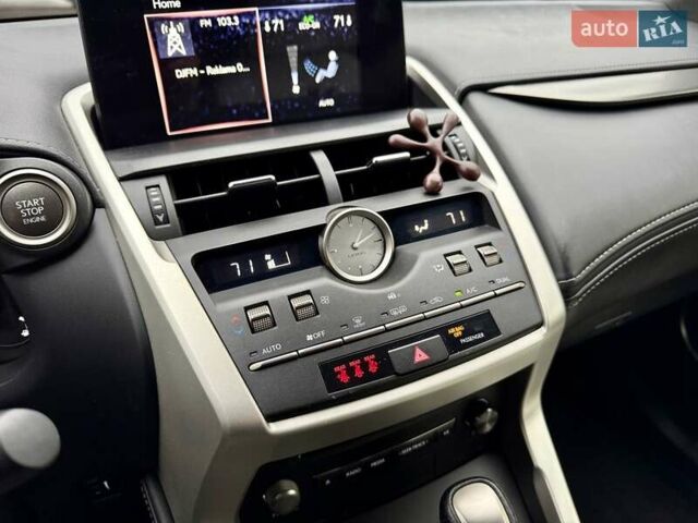 Білий Лексус НХ, об'ємом двигуна 2 л та пробігом 30 тис. км за 25800 $, фото 33 на Automoto.ua