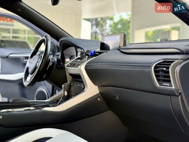 Белый Лексус НХ, объемом двигателя 2 л и пробегом 30 тыс. км за 25900 $, фото 32 на Automoto.ua