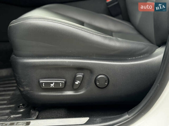 Белый Лексус НХ, объемом двигателя 2 л и пробегом 63 тыс. км за 28250 $, фото 22 на Automoto.ua