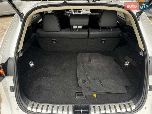 Белый Лексус НХ, объемом двигателя 2 л и пробегом 63 тыс. км за 28250 $, фото 47 на Automoto.ua