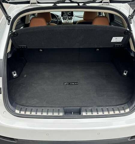 Белый Лексус НХ, объемом двигателя 2 л и пробегом 117 тыс. км за 33500 $, фото 12 на Automoto.ua