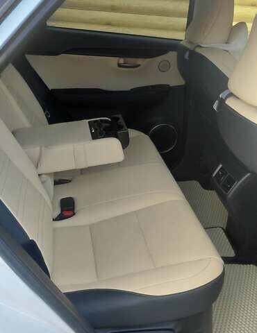 Белый Лексус НХ, объемом двигателя 2.49 л и пробегом 38 тыс. км за 39900 $, фото 30 на Automoto.ua