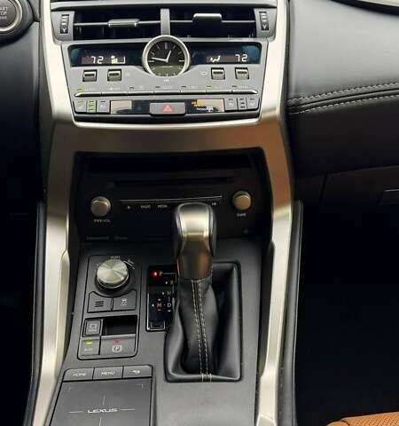 Белый Лексус НХ, объемом двигателя 2 л и пробегом 117 тыс. км за 33500 $, фото 4 на Automoto.ua