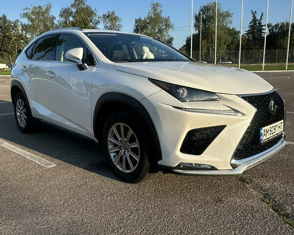 Белый Лексус НХ, объемом двигателя 2 л и пробегом 60 тыс. км за 31000 $, фото 3 на Automoto.ua