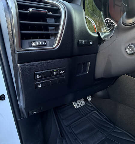 Белый Лексус НХ, объемом двигателя 2 л и пробегом 88 тыс. км за 32000 $, фото 14 на Automoto.ua