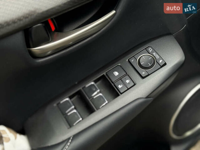 Белый Лексус НХ, объемом двигателя 2 л и пробегом 63 тыс. км за 28250 $, фото 21 на Automoto.ua