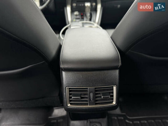 Белый Лексус НХ, объемом двигателя 2 л и пробегом 63 тыс. км за 28250 $, фото 42 на Automoto.ua