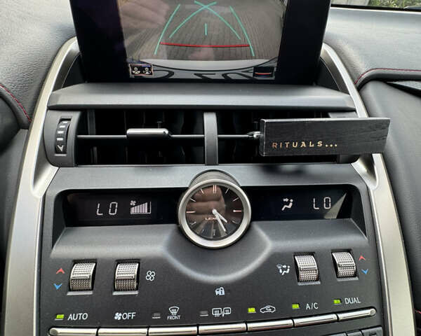 Білий Лексус НХ, об'ємом двигуна 2 л та пробігом 91 тис. км за 37000 $, фото 14 на Automoto.ua