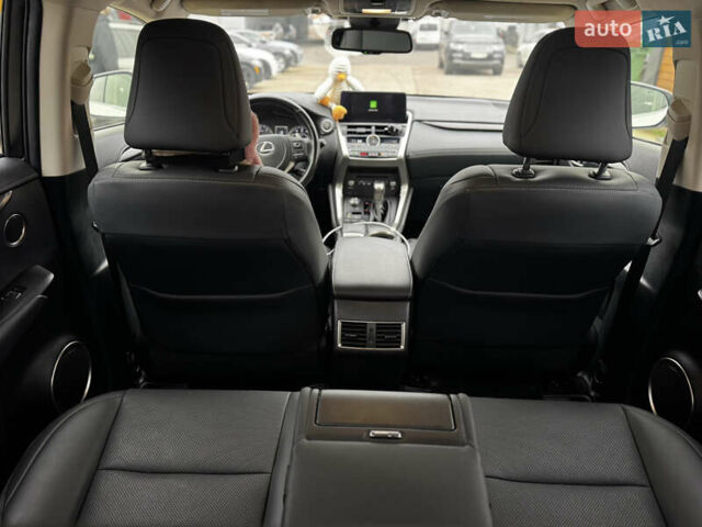 Белый Лексус НХ, объемом двигателя 2 л и пробегом 63 тыс. км за 28250 $, фото 46 на Automoto.ua