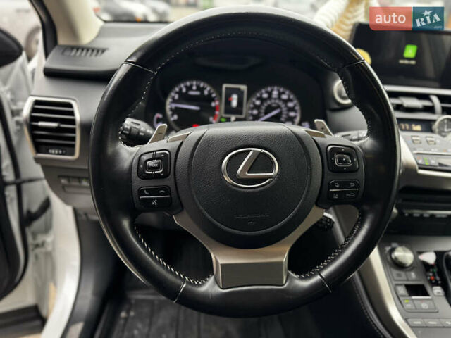 Белый Лексус НХ, объемом двигателя 2 л и пробегом 63 тыс. км за 28250 $, фото 28 на Automoto.ua