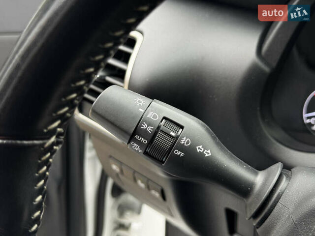 Белый Лексус НХ, объемом двигателя 2 л и пробегом 63 тыс. км за 28250 $, фото 31 на Automoto.ua