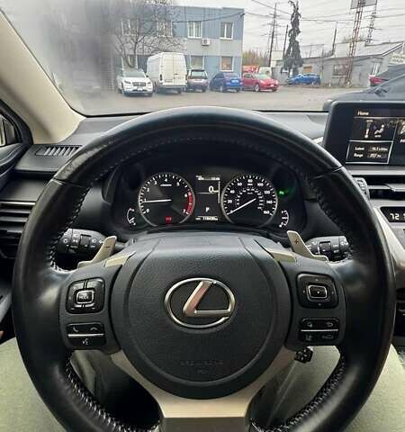 Белый Лексус НХ, объемом двигателя 2 л и пробегом 117 тыс. км за 33500 $, фото 3 на Automoto.ua