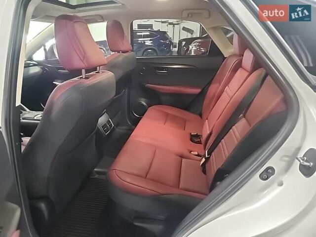 Білий Лексус НХ, об'ємом двигуна 2.5 л та пробігом 45 тис. км за 30000 $, фото 8 на Automoto.ua