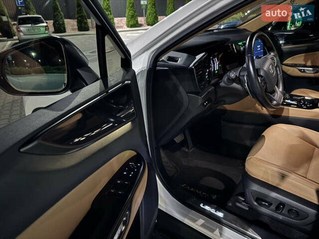 Белый Лексус НХ, объемом двигателя 2.49 л и пробегом 67 тыс. км за 51999 $, фото 20 на Automoto.ua