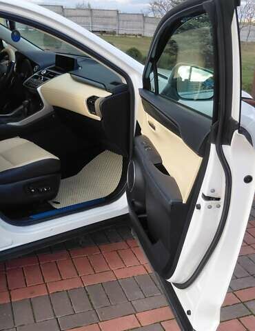 Белый Лексус НХ, объемом двигателя 2.49 л и пробегом 38 тыс. км за 39900 $, фото 18 на Automoto.ua