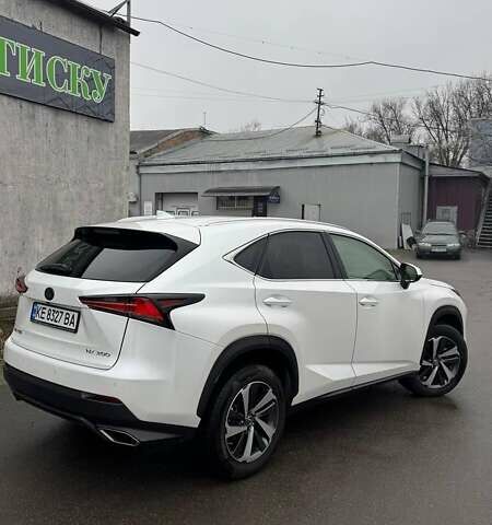 Белый Лексус НХ, объемом двигателя 2 л и пробегом 117 тыс. км за 33500 $, фото 1 на Automoto.ua