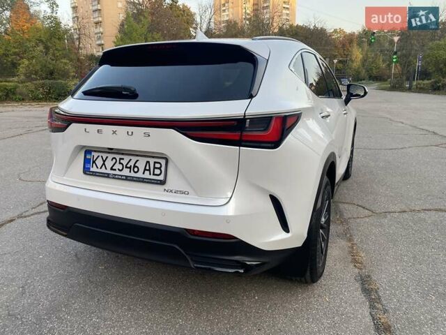 Білий Лексус НХ, об'ємом двигуна 2.49 л та пробігом 23 тис. км за 44700 $, фото 5 на Automoto.ua