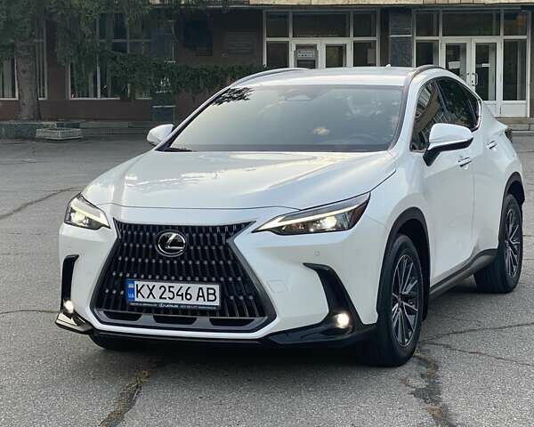 Білий Лексус НХ, об'ємом двигуна 2.49 л та пробігом 23 тис. км за 44700 $, фото 24 на Automoto.ua
