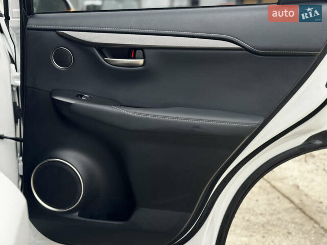 Белый Лексус НХ, объемом двигателя 2 л и пробегом 63 тыс. км за 28250 $, фото 49 на Automoto.ua