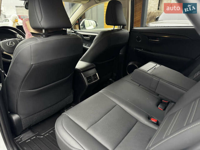 Белый Лексус НХ, объемом двигателя 2 л и пробегом 63 тыс. км за 28250 $, фото 39 на Automoto.ua