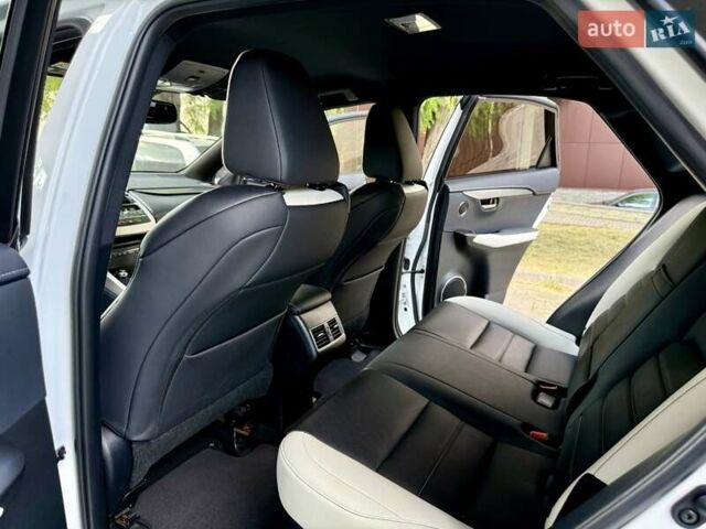 Белый Лексус НХ, объемом двигателя 2 л и пробегом 30 тыс. км за 25900 $, фото 25 на Automoto.ua