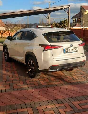 Белый Лексус НХ, объемом двигателя 2.49 л и пробегом 38 тыс. км за 39900 $, фото 6 на Automoto.ua