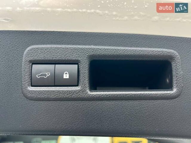 Белый Лексус НХ, объемом двигателя 2 л и пробегом 23 тыс. км за 32000 $, фото 11 на Automoto.ua