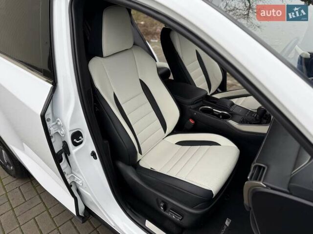 Білий Лексус НХ, об'ємом двигуна 2 л та пробігом 30 тис. км за 25800 $, фото 31 на Automoto.ua