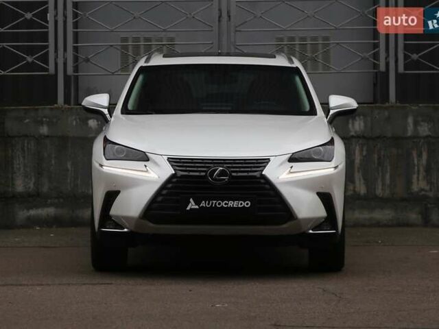 Білий Лексус НХ, об'ємом двигуна 2 л та пробігом 118 тис. км за 35900 $, фото 1 на Automoto.ua