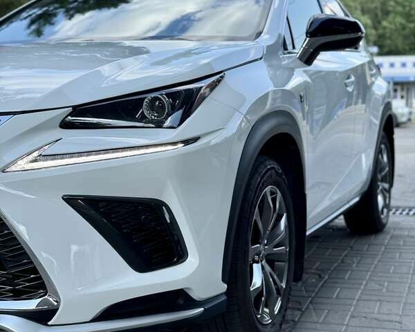 Белый Лексус НХ, объемом двигателя 2 л и пробегом 30 тыс. км за 26300 $, фото 5 на Automoto.ua