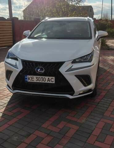 Белый Лексус НХ, объемом двигателя 2.49 л и пробегом 38 тыс. км за 39900 $, фото 2 на Automoto.ua
