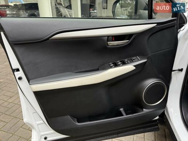 Білий Лексус НХ, об'ємом двигуна 2 л та пробігом 30 тис. км за 25800 $, фото 20 на Automoto.ua