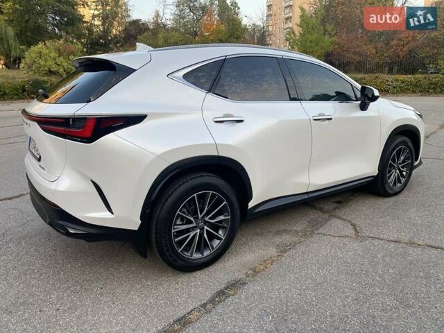 Білий Лексус НХ, об'ємом двигуна 2.49 л та пробігом 23 тис. км за 44700 $, фото 4 на Automoto.ua