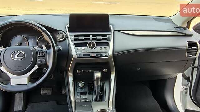 Білий Лексус НХ, об'ємом двигуна 1.99 л та пробігом 40 тис. км за 39500 $, фото 42 на Automoto.ua