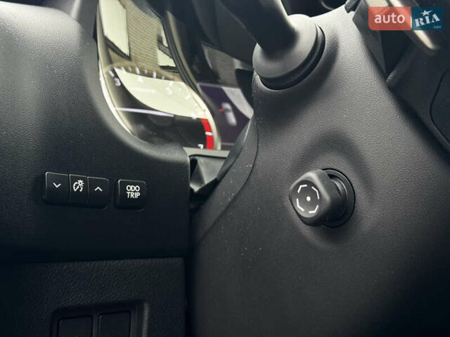 Белый Лексус НХ, объемом двигателя 2 л и пробегом 63 тыс. км за 28250 $, фото 27 на Automoto.ua