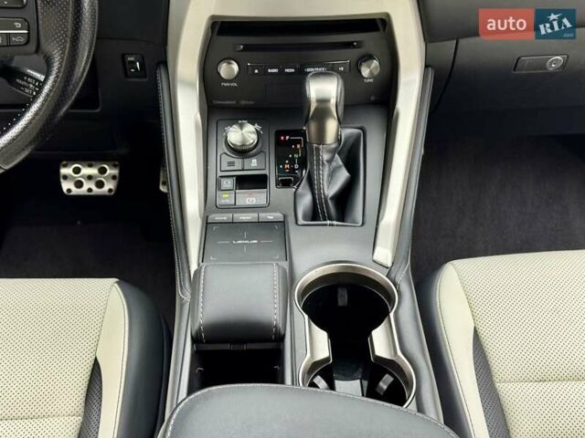 Білий Лексус НХ, об'ємом двигуна 2 л та пробігом 30 тис. км за 25800 $, фото 27 на Automoto.ua