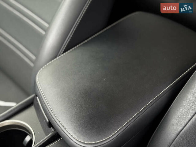 Белый Лексус НХ, объемом двигателя 2 л и пробегом 63 тыс. км за 28250 $, фото 35 на Automoto.ua