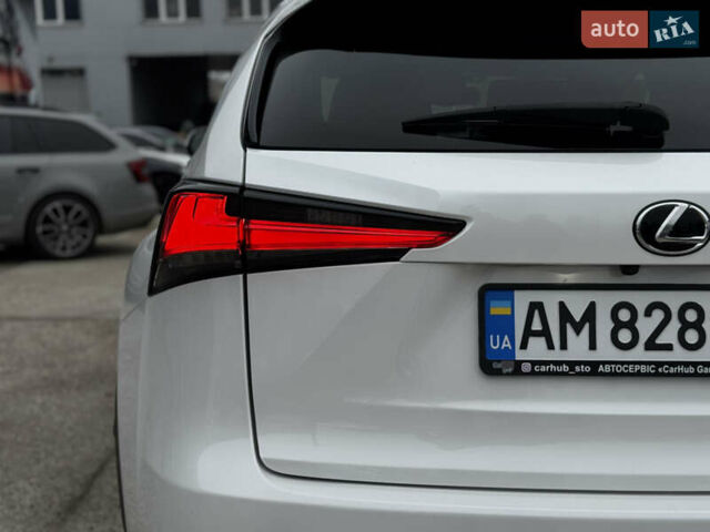 Белый Лексус НХ, объемом двигателя 2 л и пробегом 63 тыс. км за 28250 $, фото 10 на Automoto.ua